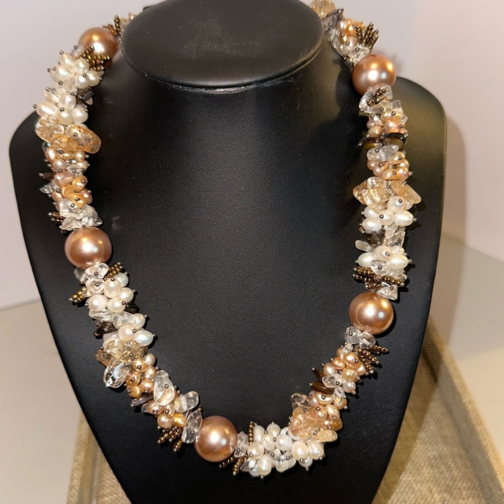 ASSORTED BEADED NECKLACE
